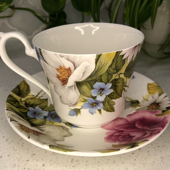 Victoria’s Secret teacup & saucer set - collector’s item, limited edition - Picture 7 of 11